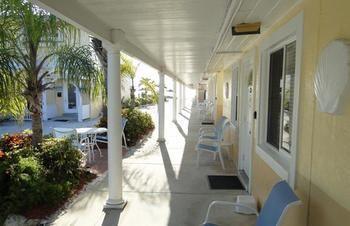 White Sands Beach Resort Holmes Beach Buitenkant foto